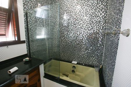 Casa à venda com 365m², 4 quartos e 3 vagas Casa à venda com 365m², 4 quartos e 3 vagasBanheiro da Suíte