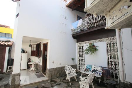 Casa à venda com 365m², 4 quartos e 3 vagas Casa à venda com 365m², 4 quartos e 3 vagasVaranda da Cozinha