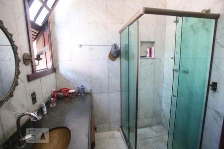 Casa à venda com 365m², 4 quartos e 3 vagas Casa à venda com 365m², 4 quartos e 3 vagasBanheiro Social