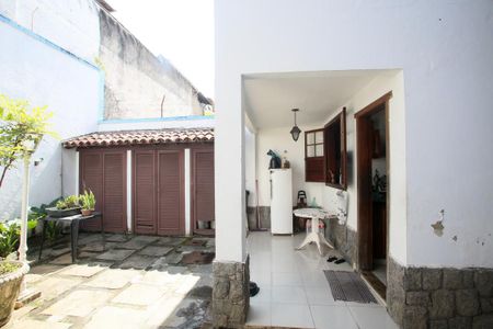 Casa à venda com 365m², 4 quartos e 3 vagas Casa à venda com 365m², 4 quartos e 3 vagasVaranda da Cozinha