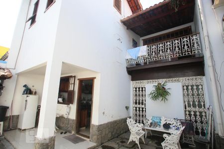 Casa à venda com 365m², 4 quartos e 3 vagas Casa à venda com 365m², 4 quartos e 3 vagasVaranda da Cozinha