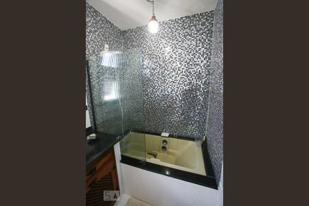 Casa à venda com 365m², 4 quartos e 3 vagas Casa à venda com 365m², 4 quartos e 3 vagasBanheiro da Suíte