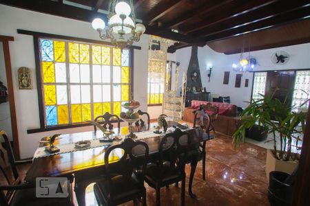 Casa à venda com 365m², 4 quartos e 3 vagas Casa à venda com 365m², 4 quartos e 3 vagasSala de Jantar