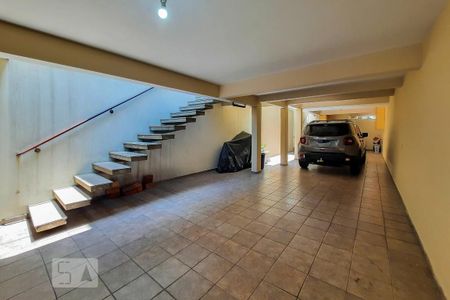 Casa à venda com 250m², 3 quartos e 4 vagas Casa à venda com 250m², 3 quartos e 4 vagasGaragem