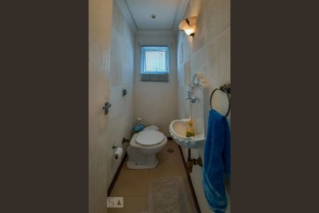 Casa à venda com 250m², 3 quartos e 4 vagas Casa à venda com 250m², 3 quartos e 4 vagasLavabo