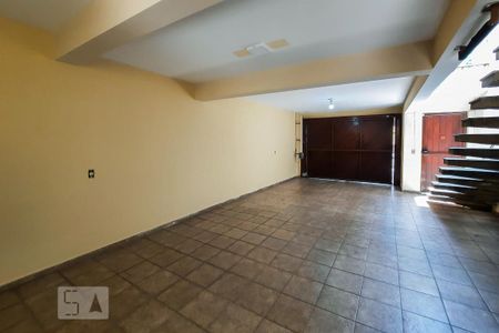 Casa à venda com 250m², 3 quartos e 4 vagas Casa à venda com 250m², 3 quartos e 4 vagasGaragem