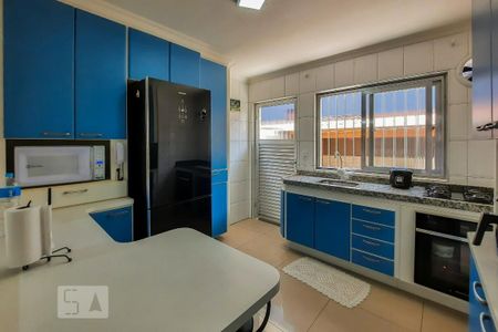 Casa à venda com 250m², 3 quartos e 4 vagas Casa à venda com 250m², 3 quartos e 4 vagasCozinha
