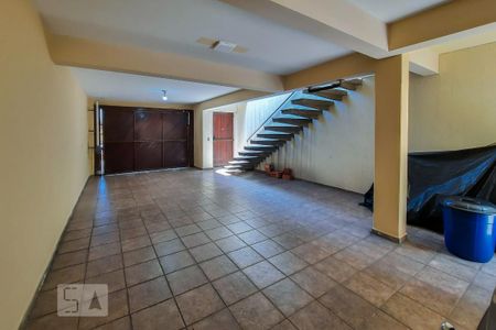 Casa à venda com 250m², 3 quartos e 4 vagas Casa à venda com 250m², 3 quartos e 4 vagasGaragem