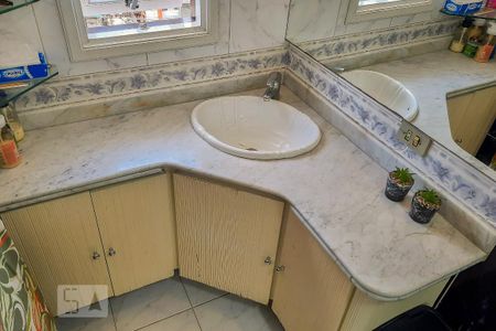 Casa à venda com 250m², 3 quartos e 4 vagas Casa à venda com 250m², 3 quartos e 4 vagasBanheiro da Suíte