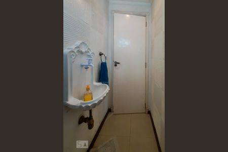 Casa à venda com 250m², 3 quartos e 4 vagas Casa à venda com 250m², 3 quartos e 4 vagasLavabo