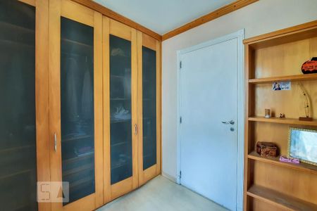 Casa à venda com 250m², 3 quartos e 4 vagas Casa à venda com 250m², 3 quartos e 4 vagasQuarto 2