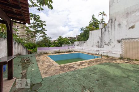 Casa à venda com 630m², 8 quartos e 5 vagas Casa à venda com 630m², 8 quartos e 5 vagasPiscina
