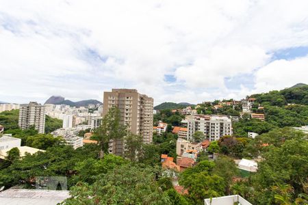 Casa à venda com 630m², 8 quartos e 5 vagas Casa à venda com 630m², 8 quartos e 5 vagasVista Terraço