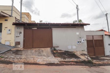 Casa para alugar com 110m², 2 quartos e 3 vagas Casa para alugar com 110m², 2 quartos e 3 vagasFachada