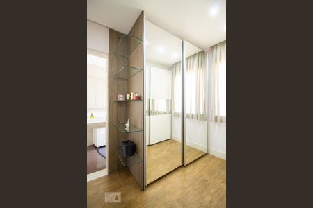 Casa à venda com 270m², 3 quartos e 4 vagas Casa à venda com 270m², 3 quartos e 4 vagasClosset Suíte 3