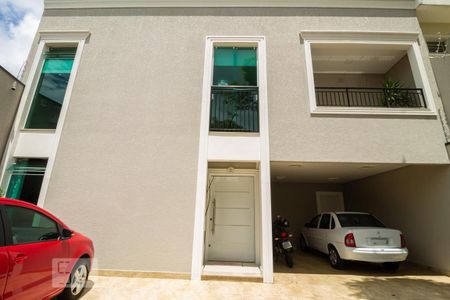 Casa à venda com 270m², 3 quartos e 4 vagas Casa à venda com 270m², 3 quartos e 4 vagasFachada