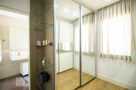 Casa à venda com 270m², 3 quartos e 4 vagas Casa à venda com 270m², 3 quartos e 4 vagasClosset Suíte 3