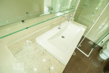 Casa à venda com 270m², 3 quartos e 4 vagas Casa à venda com 270m², 3 quartos e 4 vagasBanheiro da Suíte 1