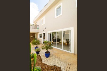 Casa à venda com 270m², 3 quartos e 4 vagas Casa à venda com 270m², 3 quartos e 4 vagasQuintal