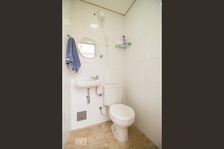 Casa à venda com 270m², 3 quartos e 4 vagas Casa à venda com 270m², 3 quartos e 4 vagasBanheiro de Serviço