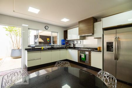 Casa à venda com 270m², 3 quartos e 4 vagas Casa à venda com 270m², 3 quartos e 4 vagasCozinha