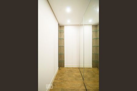 Casa à venda com 270m², 3 quartos e 4 vagas Casa à venda com 270m², 3 quartos e 4 vagasClosset Suíte 2