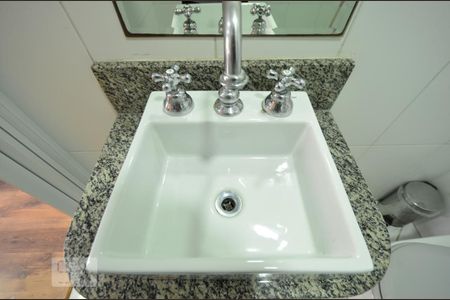 Casa à venda com 450m², 4 quartos e 6 vagasBanheiro da Suíte 2