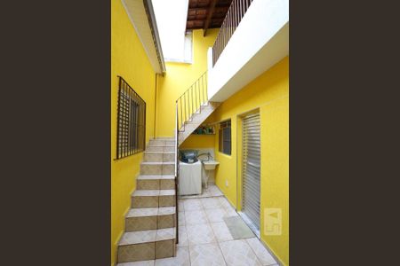 Casa à venda com 139m², 2 quartos e 2 vagasEscada de Acesso para Salão de Festa / Lavanderia