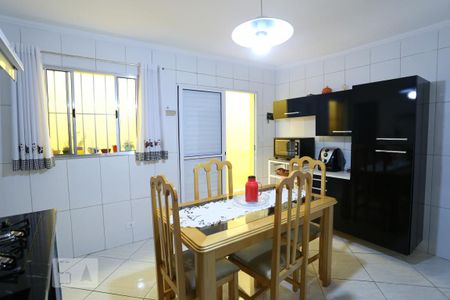 Casa à venda com 139m², 2 quartos e 2 vagasCozinha