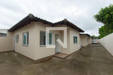 Casa à venda com 200m², 8 quartos e 3 vagas Casa à venda com 200m², 8 quartos e 3 vagasFachada