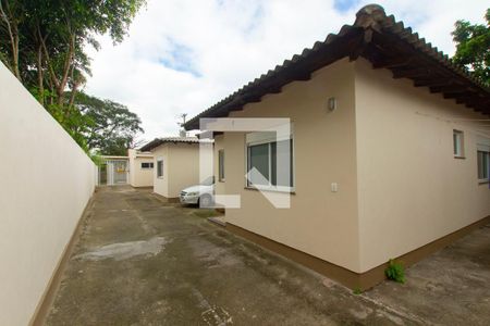 Casa à venda com 200m², 8 quartos e 3 vagas Casa à venda com 200m², 8 quartos e 3 vagasFachada