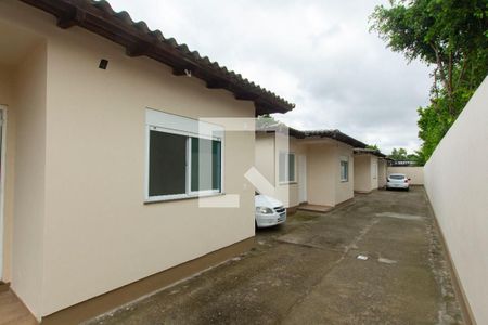 Casa à venda com 200m², 8 quartos e 3 vagas Casa à venda com 200m², 8 quartos e 3 vagasFachada