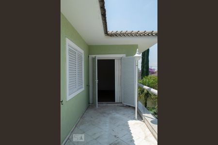 Casa à venda com 500m², 5 quartos e 4 vagas Casa à venda com 500m², 5 quartos e 4 vagasvaranda