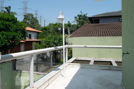 Casa à venda com 500m², 5 quartos e 4 vagas Casa à venda com 500m², 5 quartos e 4 vagasvaranda