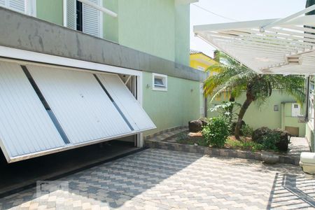 Casa à venda com 500m², 5 quartos e 4 vagas Casa à venda com 500m², 5 quartos e 4 vagasentrada