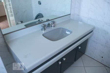 Casa à venda com 500m², 5 quartos e 4 vagas Casa à venda com 500m², 5 quartos e 4 vagasbanheiro quarto 3