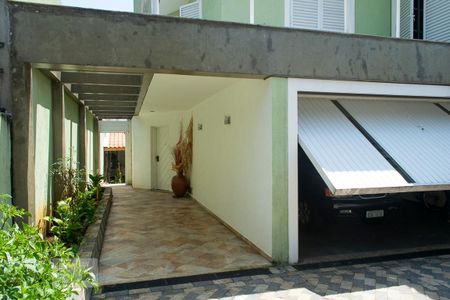 Casa à venda com 500m², 5 quartos e 4 vagas Casa à venda com 500m², 5 quartos e 4 vagaslateral