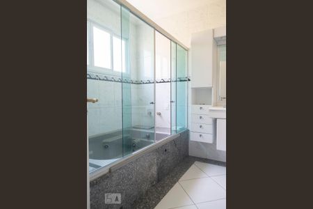 Casa à venda com 500m², 5 quartos e 4 vagas Casa à venda com 500m², 5 quartos e 4 vagasbanheiro quarto 5