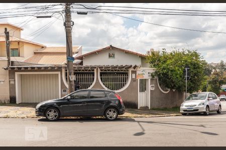 Casa à venda com 350m², 3 quartos e 3 vagasFachada