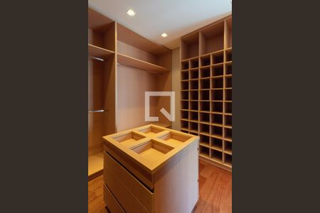 Apartamento para alugar com 140m², 2 quartos e 1 vaga Apartamento para alugar com 140m², 2 quartos e 1 vagaSuíte - closet