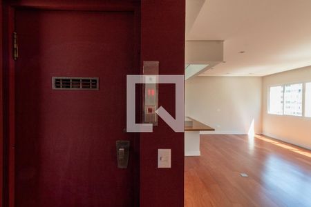 Apartamento para alugar com 140m², 2 quartos e 1 vaga Apartamento para alugar com 140m², 2 quartos e 1 vagaHall - elevador