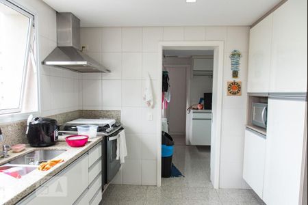 Apartamento à venda com 215m², 4 quartos e 4 vagas Apartamento à venda com 215m², 4 quartos e 4 vagasCozinha