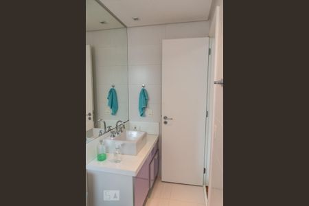 Apartamento à venda com 215m², 4 quartos e 4 vagas Apartamento à venda com 215m², 4 quartos e 4 vagasBanheiro da suíte 2
