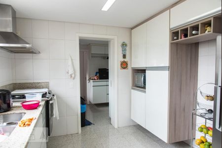 Apartamento à venda com 215m², 4 quartos e 4 vagas Apartamento à venda com 215m², 4 quartos e 4 vagasCozinha