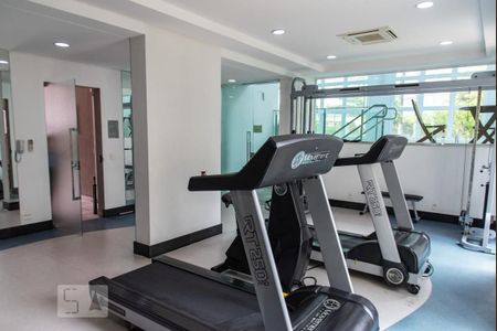 Apartamento à venda com 215m², 4 quartos e 4 vagas Apartamento à venda com 215m², 4 quartos e 4 vagasAcademia