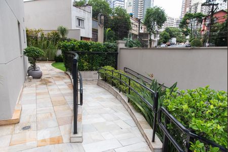 Apartamento à venda com 215m², 4 quartos e 4 vagas Apartamento à venda com 215m², 4 quartos e 4 vagasRampa de acesso