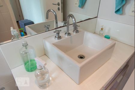 Apartamento à venda com 215m², 4 quartos e 4 vagas Apartamento à venda com 215m², 4 quartos e 4 vagasPia