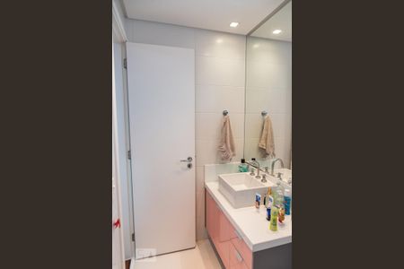 Apartamento à venda com 215m², 4 quartos e 4 vagas Apartamento à venda com 215m², 4 quartos e 4 vagasBanheiro da suíte 3