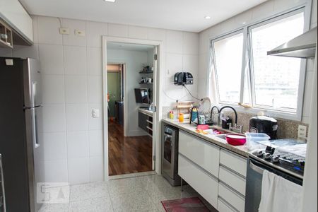 Apartamento à venda com 215m², 4 quartos e 4 vagas Apartamento à venda com 215m², 4 quartos e 4 vagasCozinha