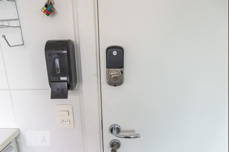 Apartamento à venda com 215m², 4 quartos e 4 vagas Apartamento à venda com 215m², 4 quartos e 4 vagasFechadura eletrônica